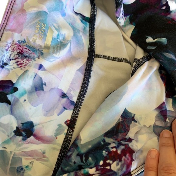 Old Navy Active "Go-Dry" Legging - White Floral on Black - Picture 4 of 4